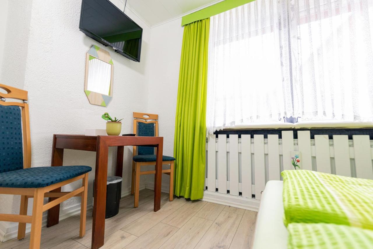กาสท์เฮาส์ ทันเนนโฮฟ Hotel Lutz ภายนอก รูปภาพ