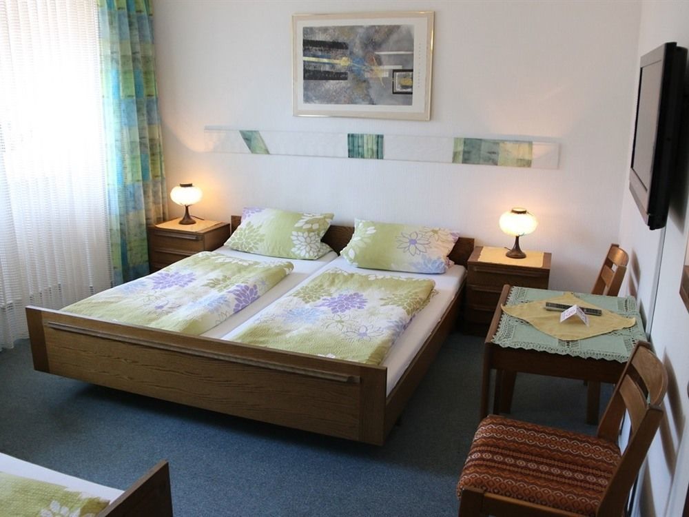 กาสท์เฮาส์ ทันเนนโฮฟ Hotel Lutz ภายนอก รูปภาพ