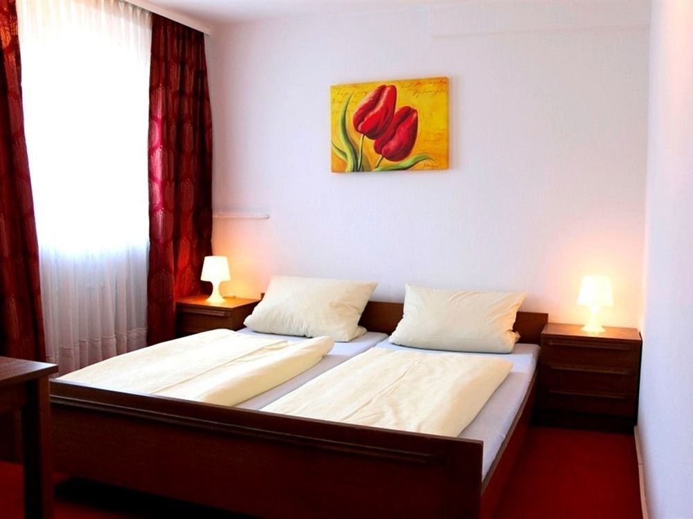 กาสท์เฮาส์ ทันเนนโฮฟ Hotel Lutz ภายนอก รูปภาพ