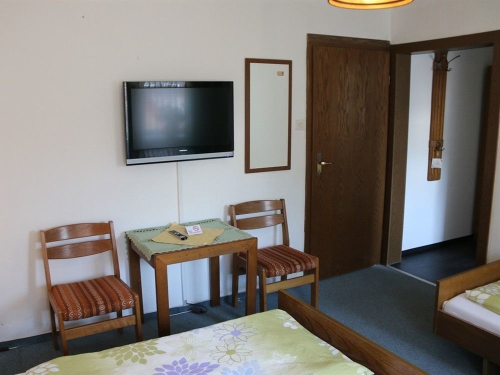 กาสท์เฮาส์ ทันเนนโฮฟ Hotel Lutz ภายนอก รูปภาพ